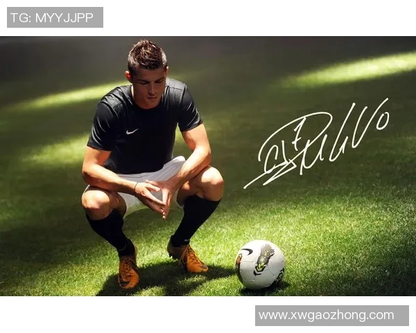 足球传奇球星手绘壁纸展现精彩瞬间与独特魅力